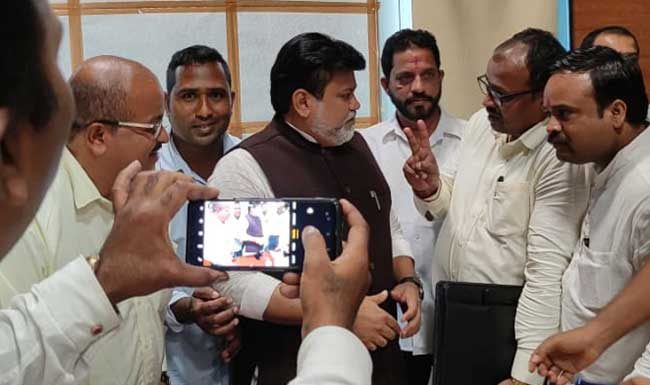 पालघरमध्ये रिक्षा भाडेवाढीसंदर्भात सरकार सकारात्मक : उदय सामंत