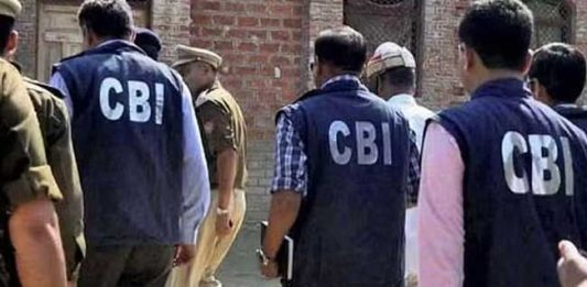 कॉल सेंटरमध्ये बेकायदेशीर उद्योग! सीबीआयने आवळल्या मुसक्या, केली मोठी कारवाई