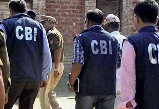 कॉल सेंटरमध्ये बेकायदेशीर उद्योग! सीबीआयने आवळल्या मुसक्या, केली मोठी कारवाई