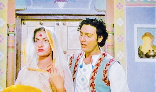 रही मन में मीलन की वो बात आधी...!