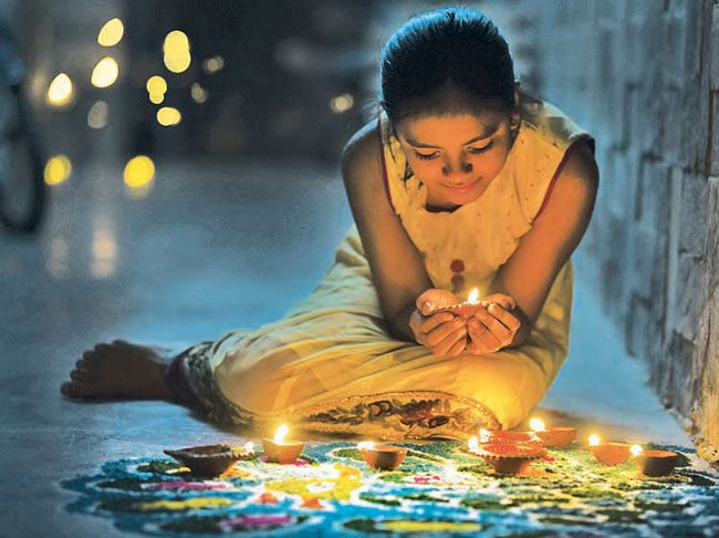 Happy Diwali : शुभ दीपावली...