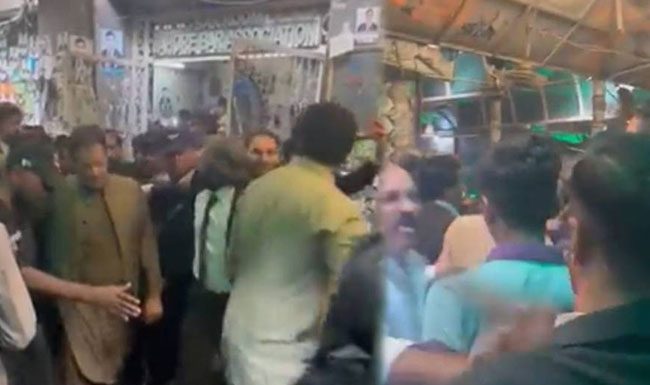 इम्रान खानच्या विरोधात ‘घड्याळ चोर’अशा घोषणा