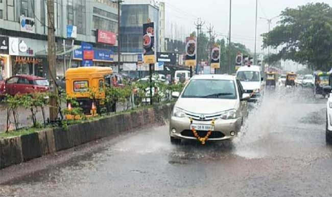 पुण्यात विजेच्या कडकडाटासह जोरदार पाऊस आणि गारपीट