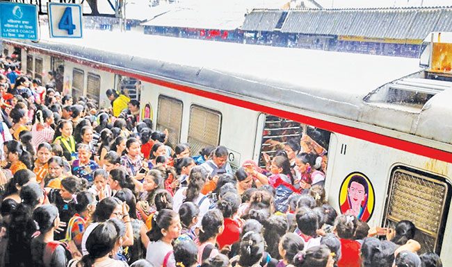 Local Update : कर्नाक पूल आणि मिठी नदीवरील पूल दुरुस्तीसाठी घेतलेल्या विशेष ब्लॉकमुळे प्रवाशांचे मेगाहाल!
