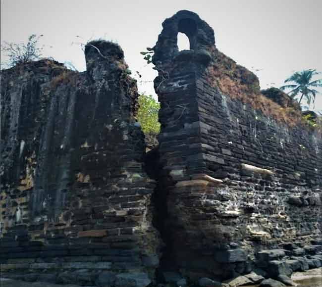 Revdanda : आगरकोट किल्ला मोजतोय शेवटची घटका