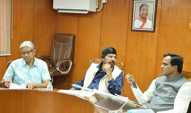 Mahaparinirvan Day : महापरिनिर्वाण दिनासाठी रेल्वेच्या तयारीचा रेल्वे राज्यमंत्र्यांनी घेतला आढावा