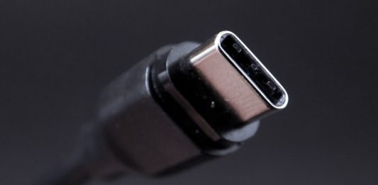 Charger : मोबाइल, लॅपटॉप, टॅबलेटसाठी एकच चार्जर