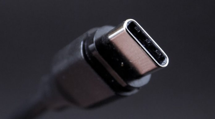 Charger : मोबाइल, लॅपटॉप, टॅबलेटसाठी एकच चार्जर