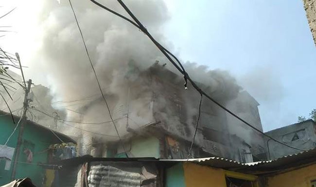 नाशकात फकीरवाडी झोपडपट्टीमध्ये आगीचा भडका