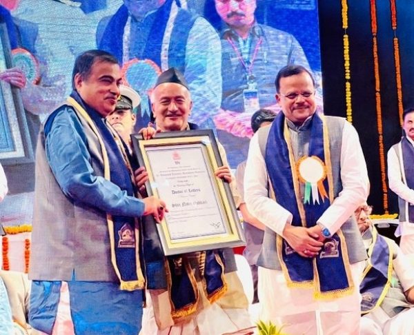 Nitin Gadkari : केंद्रीय मंत्री नितीन गडकरींना मानद डॉक्टरेट प्रदान