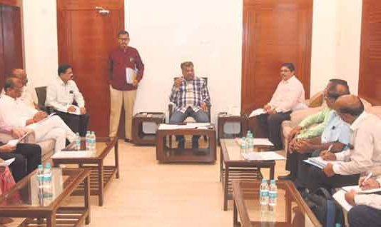 Konkan railway : कोकणातील सर्व रेल्वे स्थानकांचा कायापालट होणार