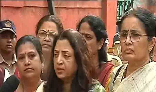 सत्तारांच्या राजीनाम्यासाठी मविआच्या महिला शिष्टमंडळाने घेतली राज्यपालांची भेट