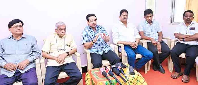Nitesh Rane : प्रकल्प नेला म्हणून बोंबलायचे अन् येणाऱ्याला विरोध करायचा