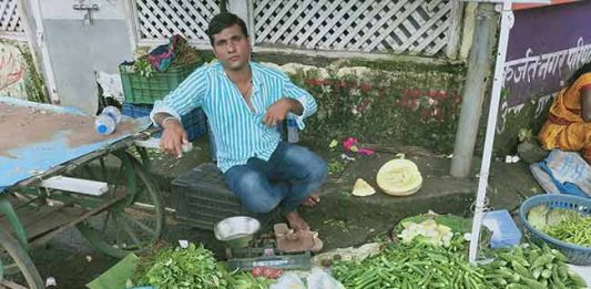 पावसाळ्यात चुकूनही खाऊ नका या भाज्या, नाहीतर होऊ शकतात पोटासंबंधित आजार