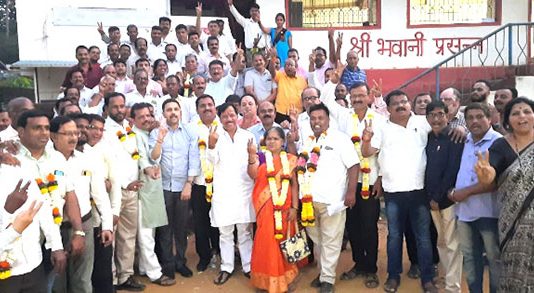 भाजप - बाळासाहेबांची शिवसेना युतीचा १५ जागांवर दणदणीत विजय