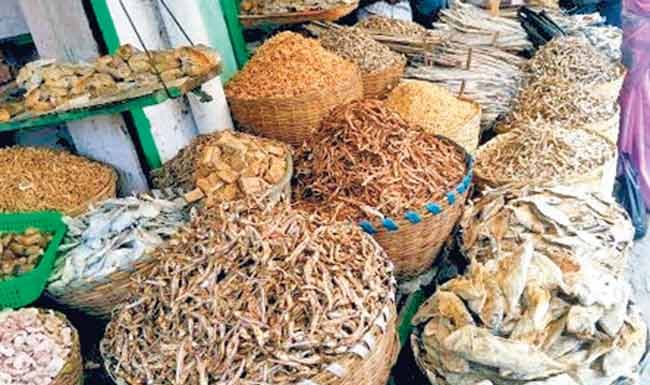 Dry Fish : सुकी मासळी महागल्याने ग्राहकांच्या खिशाला कात्री