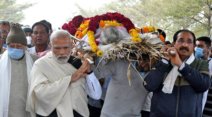 पंतप्रधान मोदींच्या मातोश्री अनंतात विलीन