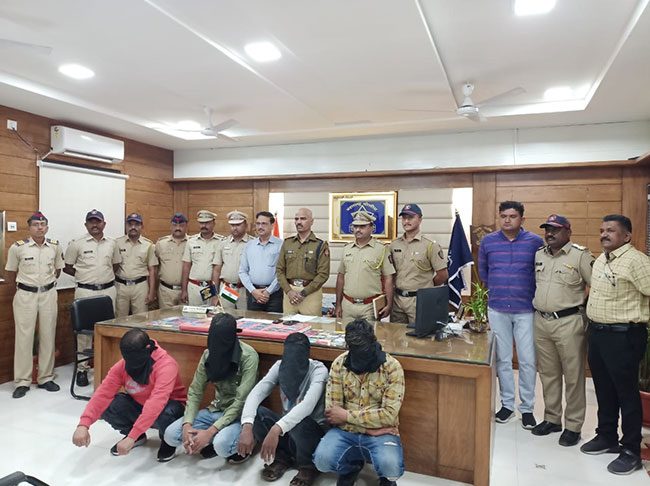 एटीएम कार्डद्वारे लाखो रुपयांचा गंडा घालणारी टोळी गजाआड