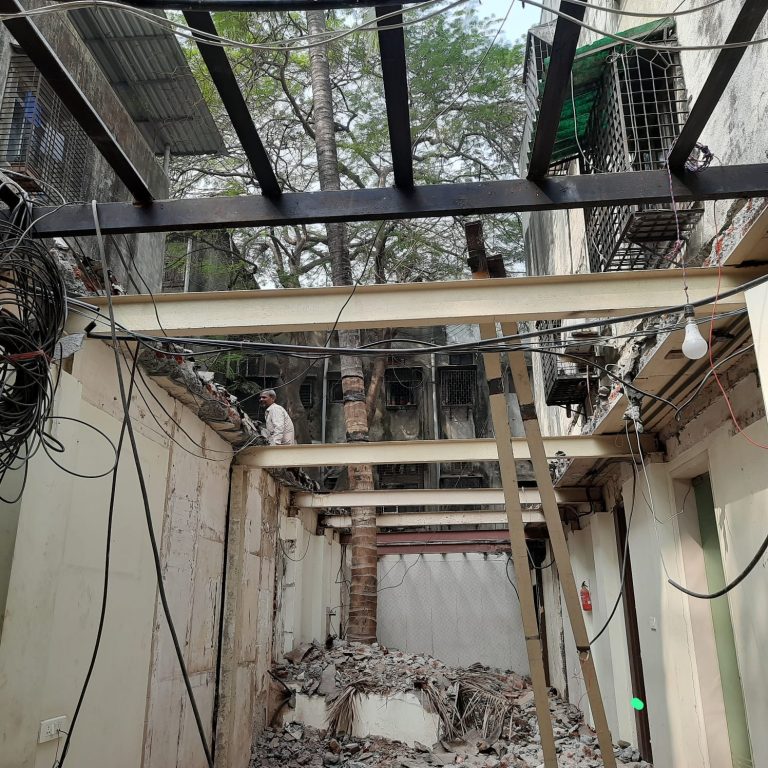 अनिल परब यांचा वांद्रे येथील अनधिकृत कार्यालय तोडल्याचा किरीट सोमय्या यांचा दावा