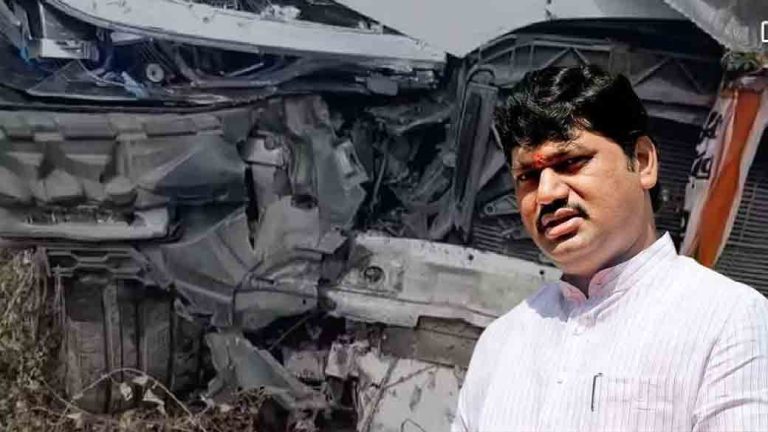 धनंजय मुंडे यांच्या गाडीचा अपघात