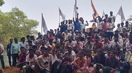 डीवायएफआयतर्फे माहुली गडावर स्वच्छता मोहीम