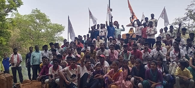 डीवायएफआयतर्फे माहुली गडावर स्वच्छता मोहीम