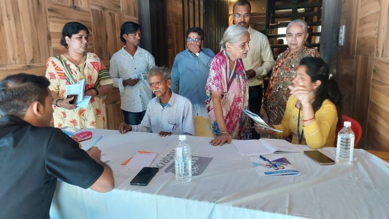 आनंद दिघे यांच्या जयंती निमित्त वाड्यात वैद्यकीय शिबीर