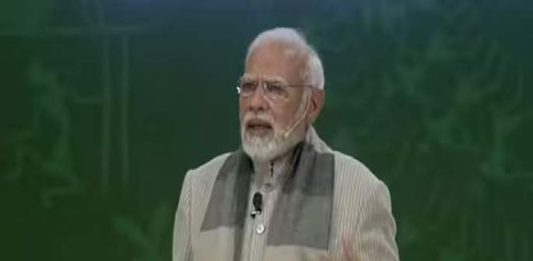 कॉपी केल्याने आयुष्य घडत नाही : पंतप्रधान मोदी