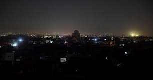 बत्ती गुल! पाकिस्तानचे खाण्यासोबत विजेचेही वांदे!