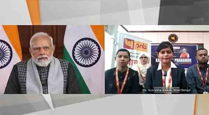 पंतप्रधानांनी रोजगार मेळाव्यात वाटले ७१ हजार जॉइनिंग लेटर