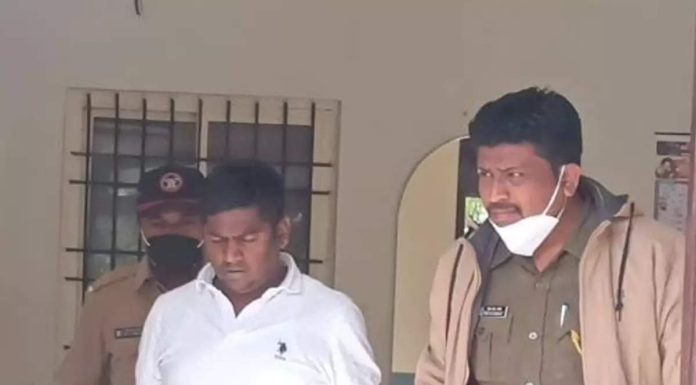 न्यायालयीन कोठडीत असलेल्या संतोष राठोडला मोबाईल मिळाला कसा?