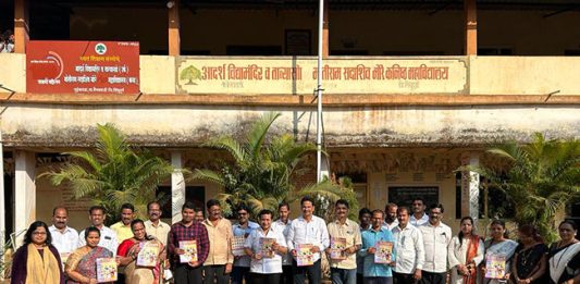 आमदार नितेश राणे यांनी वैभववाडीतील शाळा व कॉलेजना दिल्या भेटी