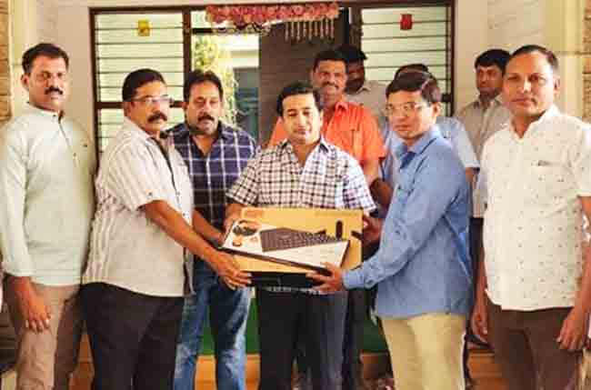आ. नितेश राणे यांच्या हस्ते सिंधुदुर्गतील शाळांना संगणक संच वाटप