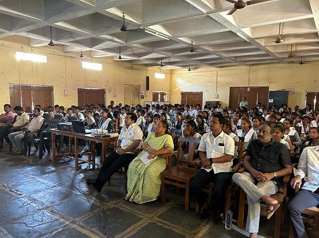 कणकवलीत परीक्षा पे चर्चा कार्यक्रमाला विद्यार्थ्यांचा उत्स्फूर्त प्रतिसाद!