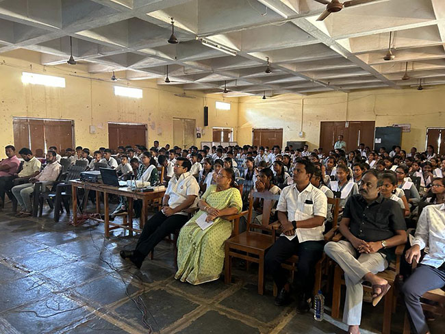 कणकवलीत परीक्षा पे चर्चा कार्यक्रमाला विद्यार्थ्यांचा उत्स्फूर्त प्रतिसाद!