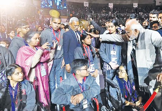 मोदींचा सल्ला - विद्यार्थ्यांना प्रेरणा