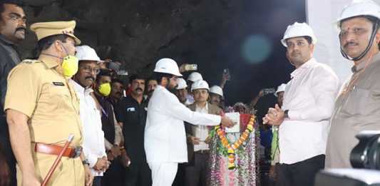पारसिक बोगद्यामुळे प्रवाशांचा वेळ वाचणार: मुख्यमंत्री