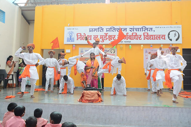 कर्णबधिर विद्यार्थ्यांच्या कलागुणांना मिळाला वाव