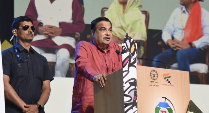 जगभरातील मराठी माणसाने महाराष्ट्राला आर्थिकदृष्ट्या समृद्ध करावे - केंद्रीय मंत्री नितीन गडकरी