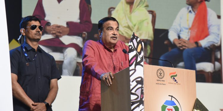 जगभरातील मराठी माणसाने महाराष्ट्राला आर्थिकदृष्ट्या समृद्ध करावे – केंद्रीय मंत्री नितीन गडकरी