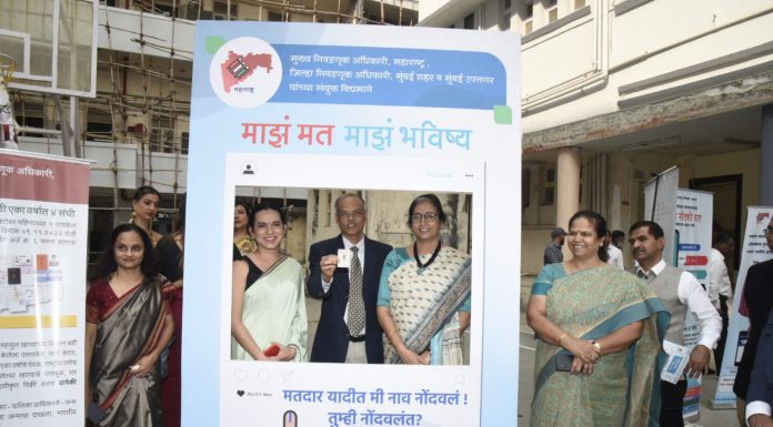 लोकशाहीत प्रत्येक मतदाराचे मत अमूल्य
