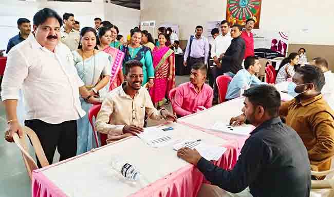 भाजपाच्या रोजगार मेळाव्यातून बेरोजगारांना रोजगार