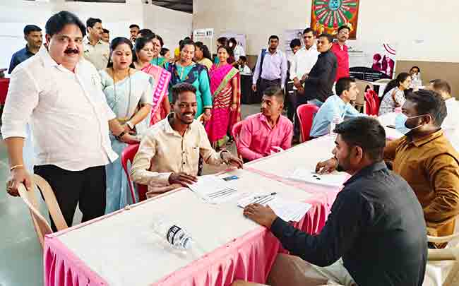 भाजपाच्या रोजगार मेळाव्यातून बेरोजगारांना रोजगार