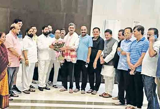 जीवाला जीव देणारे नेते...!