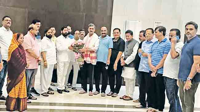 जीवाला जीव देणारे नेते…!