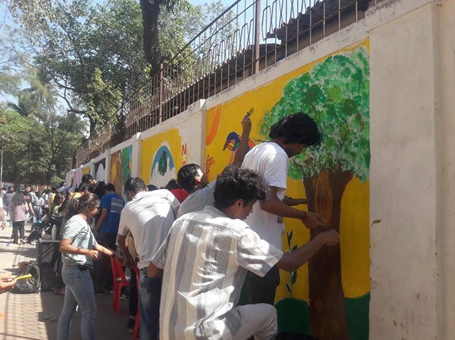 रेखाचित्रांतून पृथ्वीला वाचवण्याचा संदेश