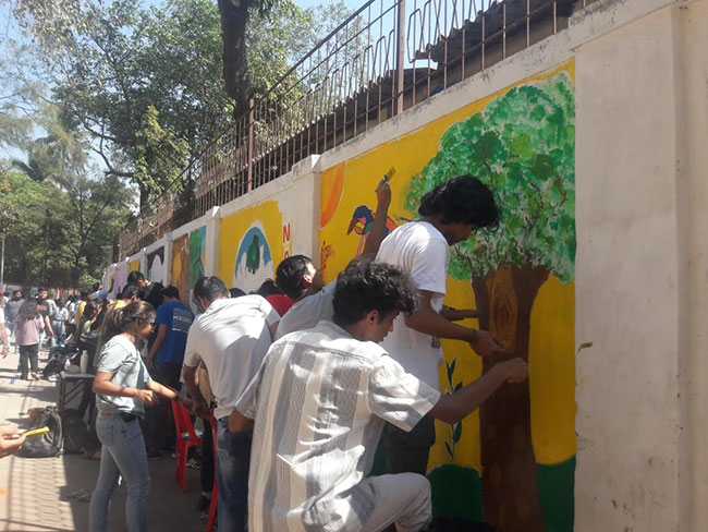 रेखाचित्रांतून पृथ्वीला वाचवण्याचा संदेश