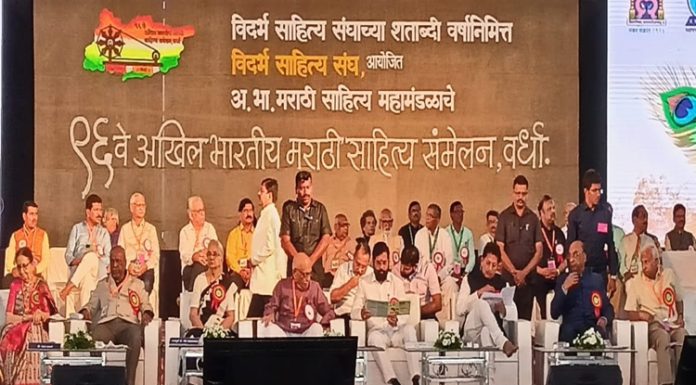 मुख्यमंत्र्यांच्या हस्ते साहित्य संमेलनाचे उद्घाटन