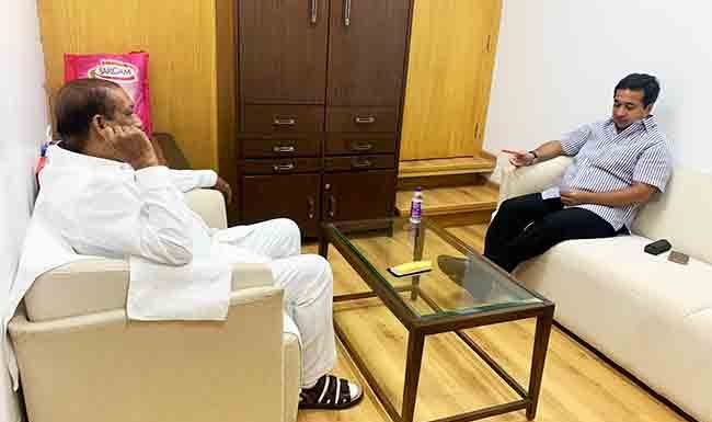 आमदार नितेश राणे यांनी घेतली आदिवासी विकास मंत्री डॉ. विजयकुमार गावित यांची भेट