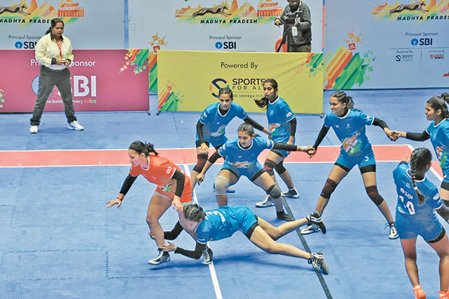 महाराष्ट्र महिला कबड्डी संघ फायनलमध्ये